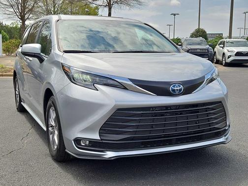 2025 Toyota Sienna XLE