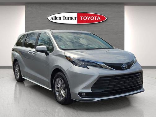 2025 Toyota Sienna XLE