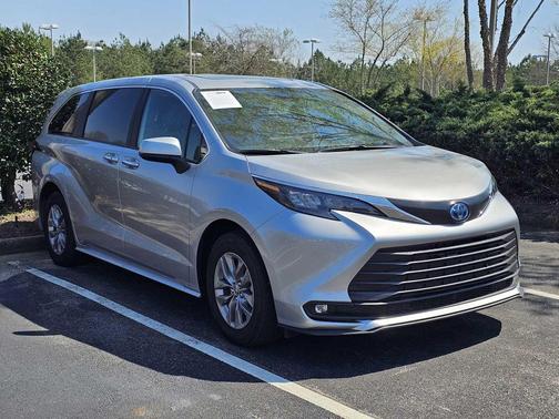 2025 Toyota Sienna XLE