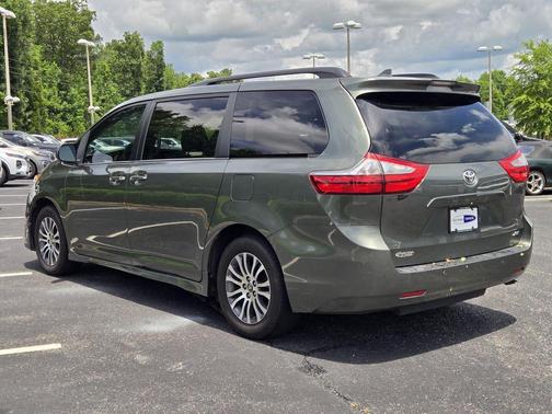 Jade Metallic 2018 Toyota Sienna XLE