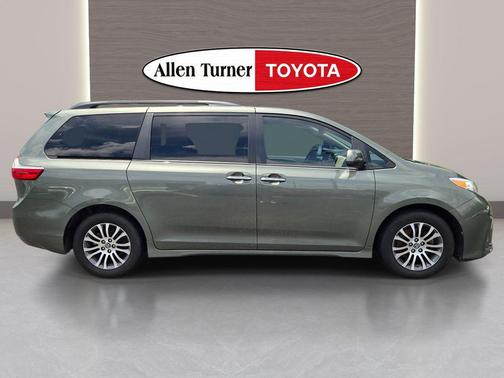 Jade Metallic 2018 Toyota Sienna XLE