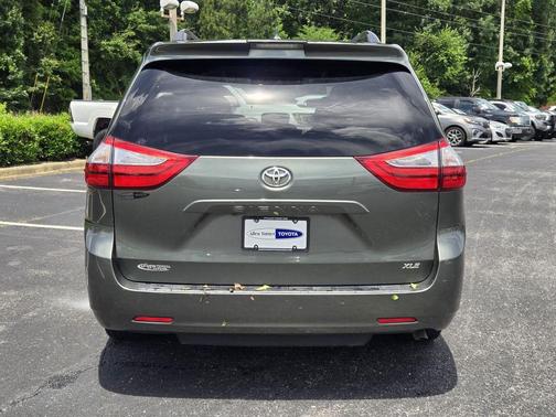 Jade Metallic 2018 Toyota Sienna XLE
