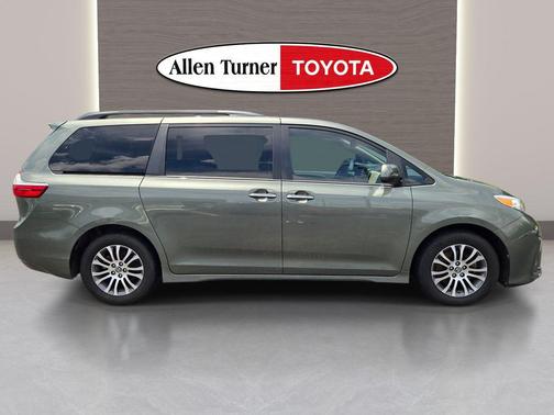 Jade Metallic 2018 Toyota Sienna XLE