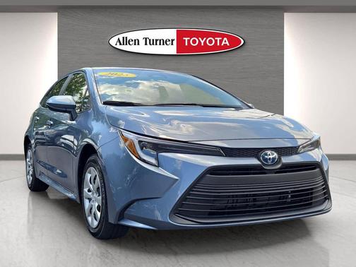 2025 Toyota Corolla Hybrid SE