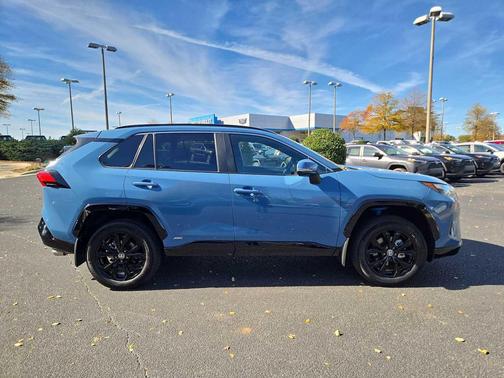 2025 Toyota RAV4 Hybrid SE