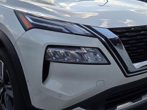 Pearl White Tricoat 2023 Nissan Rogue Platinum