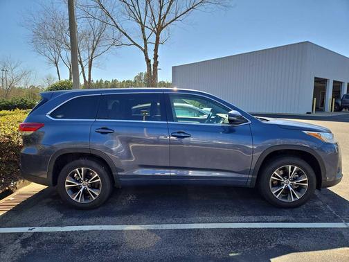 2017 Toyota Highlander LE I4