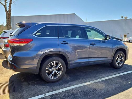 2017 Toyota Highlander LE I4