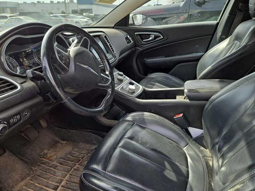 2017 Chrysler 200 Limited