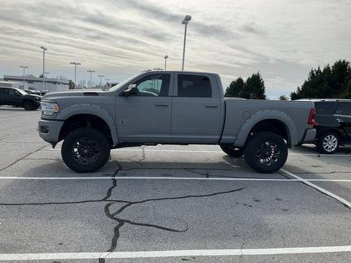 2022 RAM 2500 Big Horn Crew Cab 4x4 6'4' Box