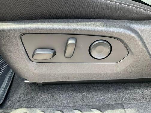 Summit White 2026 Chevrolet Colorado LT