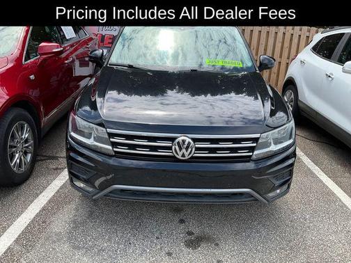Deep Black Pearl Metallic 2018 Volkswagen Tiguan 2.0T SEL
