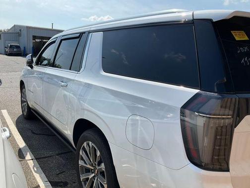 Iridescent Pearl Tricoat 2025 Chevrolet Suburban High Country