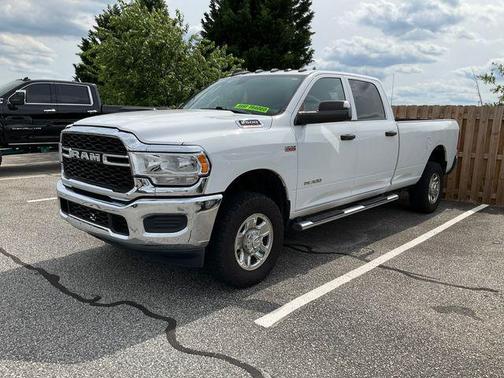 Bright White Clearcoat 2020 RAM 2500 Tradesman Crew Cab 4x4 8' Box