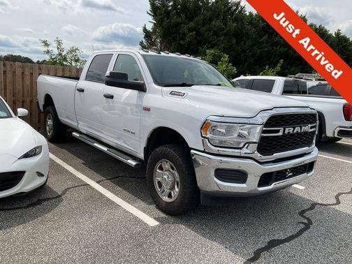 Bright White Clearcoat 2020 RAM 2500 Tradesman Crew Cab 4x4 8' Box