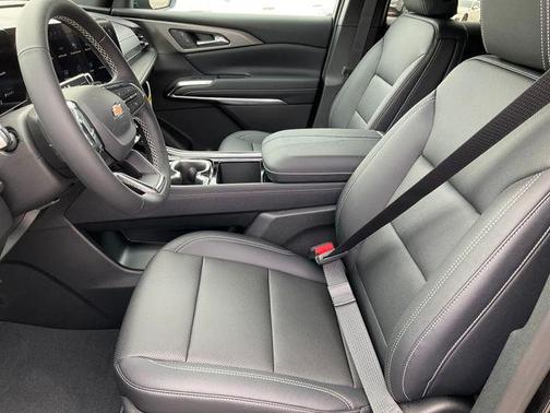 Mosaic Black Metallic 2026 Chevrolet Traverse LT