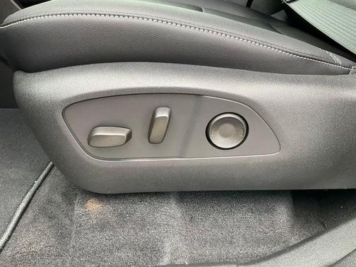 Mosaic Black Metallic 2026 Chevrolet Traverse LT