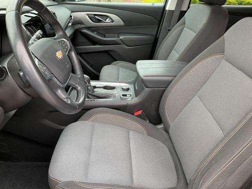 Satin Steel Metallic 2021 Chevrolet Traverse LT Cloth