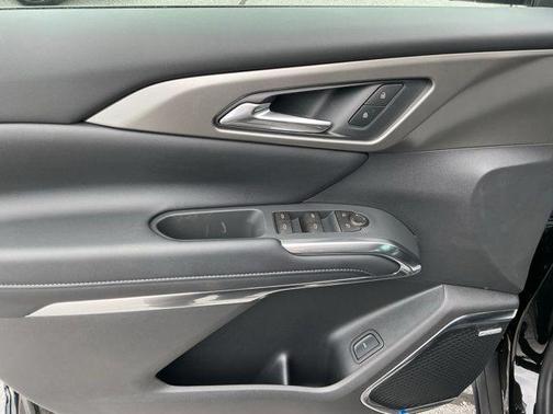 Mosaic Black Metallic 2026 Chevrolet Traverse LT