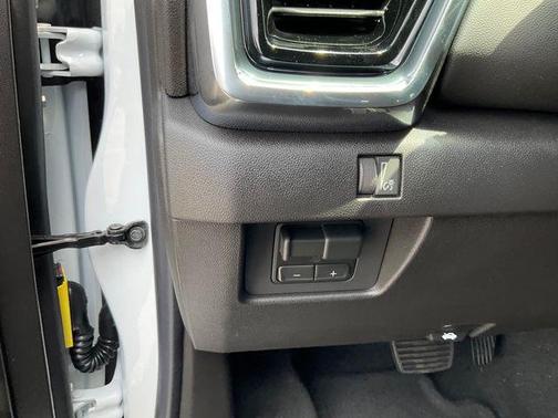 Summit White 2026 GMC Canyon Elevation