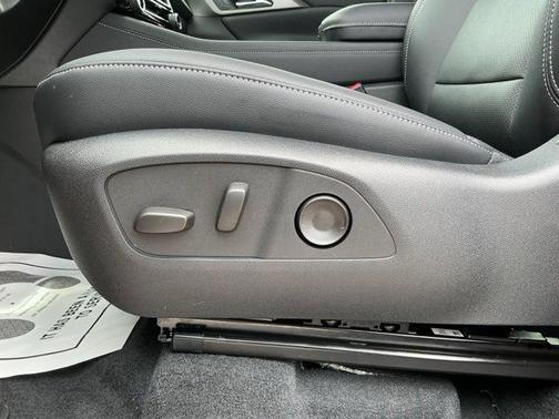 Radiant Red Tintcoat 2026 Chevrolet Traverse LT