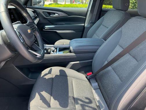 Summit White 2024 Chevrolet Traverse LS