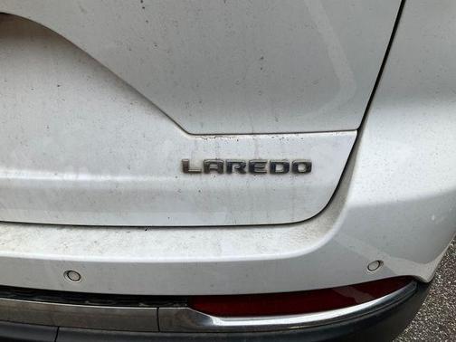 Bright White Clearcoat 2023 Jeep Grand Cherokee Laredo