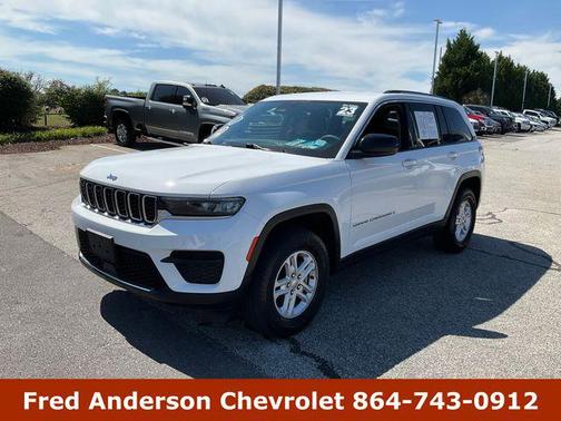 Bright White Clearcoat 2023 Jeep Grand Cherokee Laredo