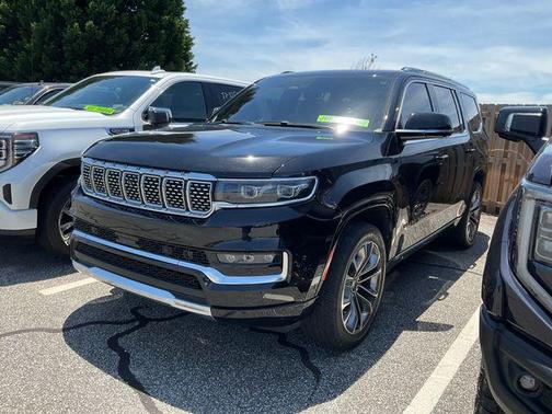 Diamond Black Crystal Pearlcoat 2022 Jeep Grand Wagoneer Series III 4x4