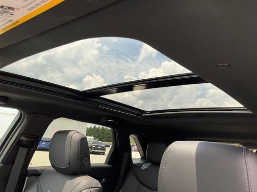 Argent Silver Metallic 2026 Cadillac XT5 Premium Luxury