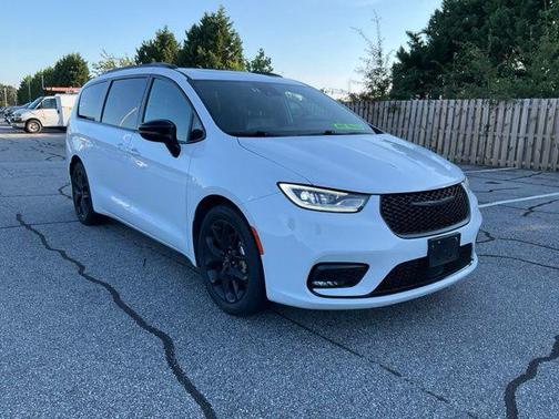Bright White Clearcoat 2025 Chrysler Pacifica Limited