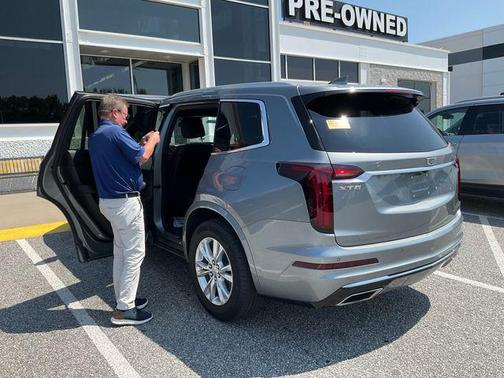 Argent Silver Metallic 2024 Cadillac XT6 Luxury FWD