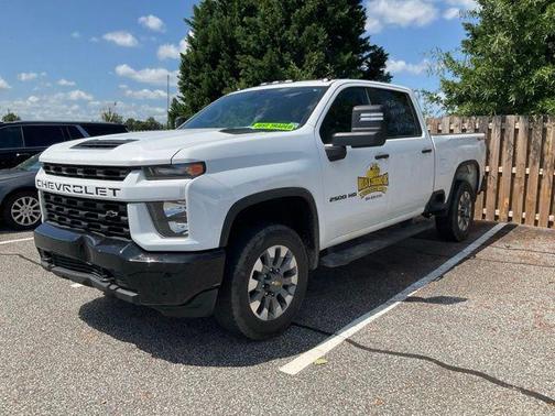 Summit White 2022 Chevrolet Silverado 2500 Custom