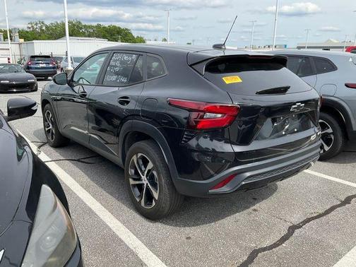 Mosaic Black Metallic 2024 Chevrolet Trax FWD 1RS