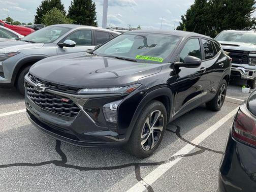 Mosaic Black Metallic 2024 Chevrolet Trax FWD 1RS