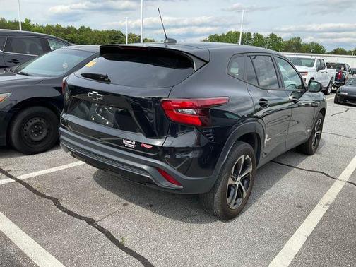 Mosaic Black Metallic 2024 Chevrolet Trax FWD 1RS