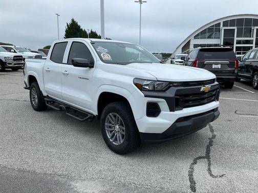 Summit White 2025 Chevrolet Colorado LT