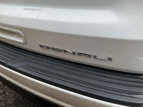 Summit White 2023 GMC Yukon Denali