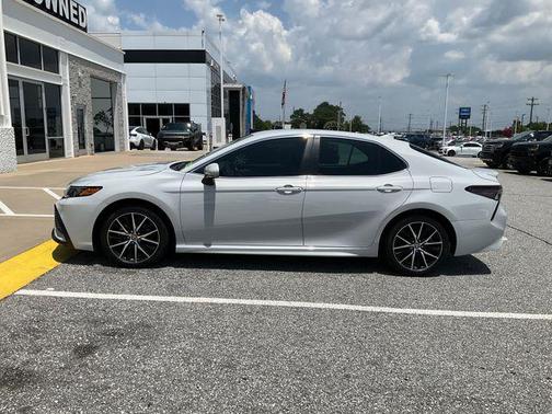 Ice 2024 Toyota Camry SE