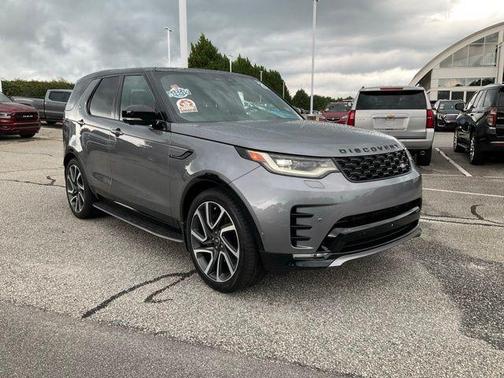 Silicon Silver Premium Metallic 2025 Land Rover Discovery P360 Dynamic SE