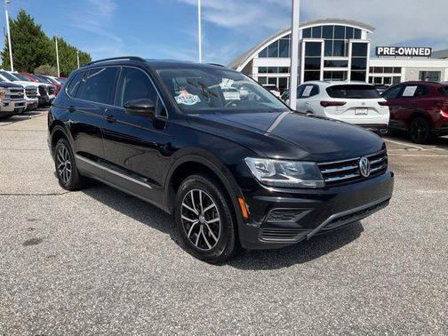 Deep Black Pearl 2021 Volkswagen Tiguan 2.0T SE