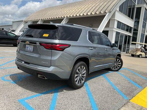 Sterling Gray Metallic 2023 Chevrolet Traverse Premier