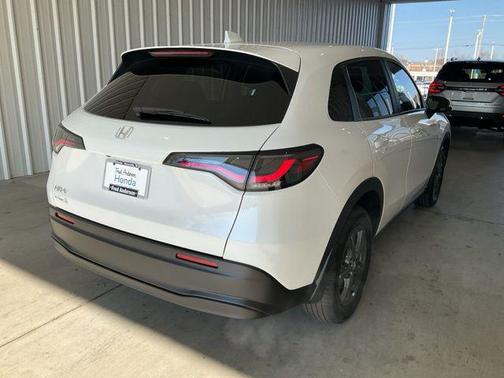 Platinum White Pearl 2026 Honda HR-V LX