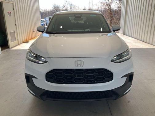 Platinum White Pearl 2026 Honda HR-V LX