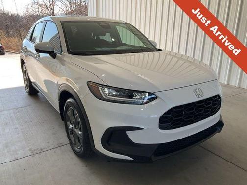 Platinum White Pearl 2026 Honda HR-V LX