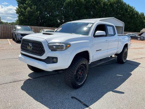 Super White 2018 Toyota Tacoma TRD Sport