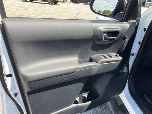 Super White 2018 Toyota Tacoma TRD Sport