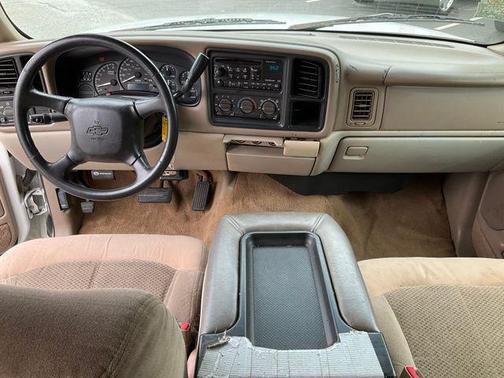 Summit White 2002 Chevrolet Suburban 1500 LS