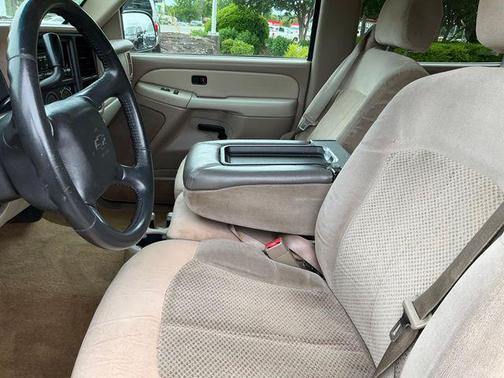 Summit White 2002 Chevrolet Suburban 1500 LS
