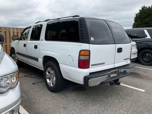 Summit White 2002 Chevrolet Suburban 1500 LS